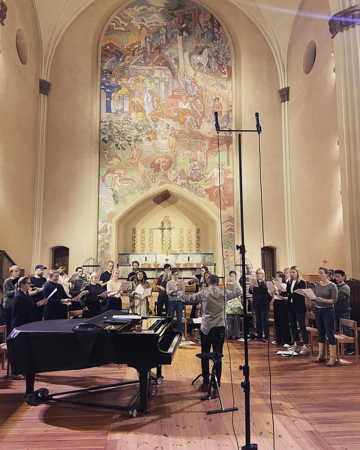 Kören repeterar med Bengt Ollén i Sofia kyrka