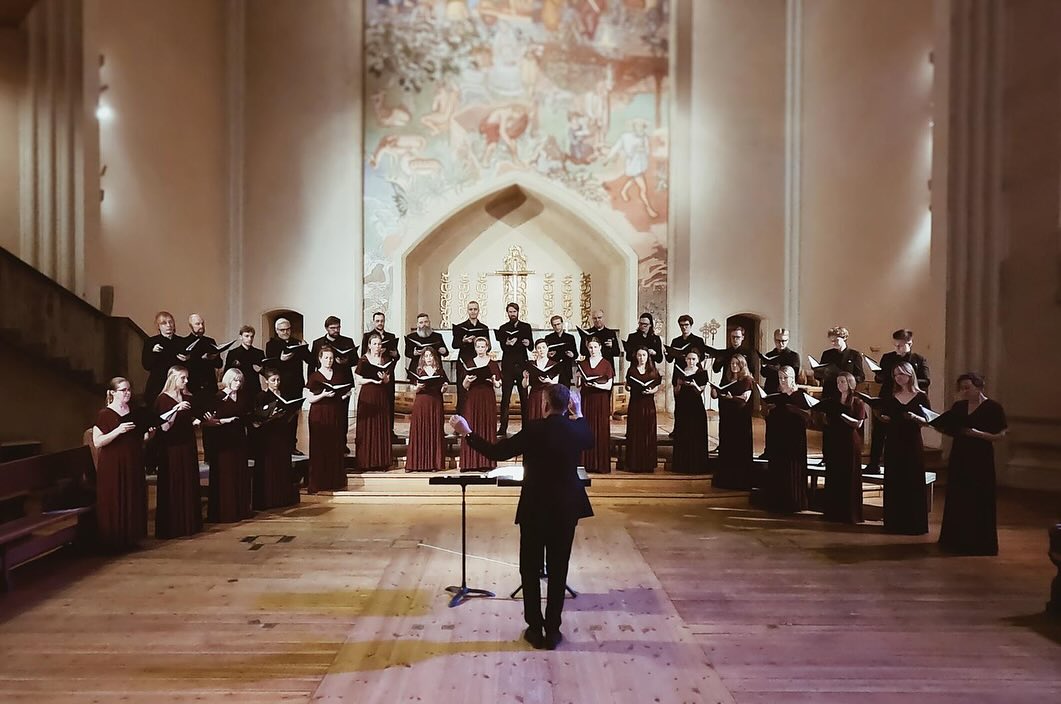 Sofia Vokalensemble och Bengt Ollén framför nordisk körmusik i Sofia kyrka