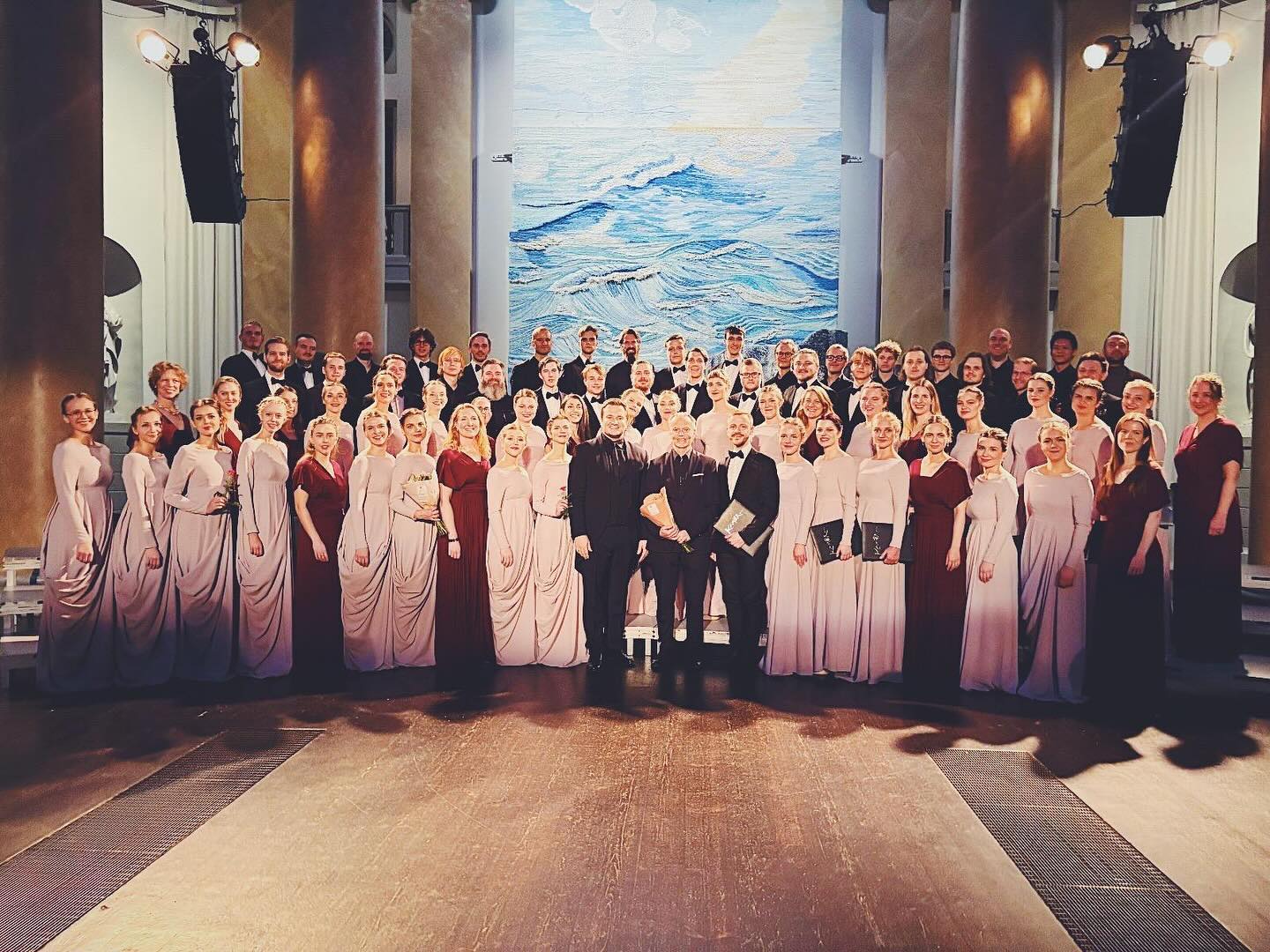 Sofia Vokalensemble och ungdomskören Kamēr tillsammans i Eric Ericsonhallen