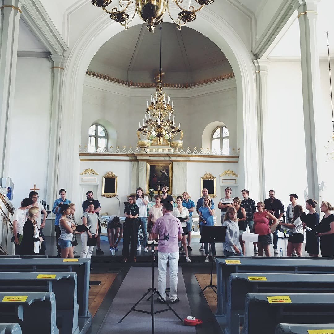 Kören repeterar med Bengt Ollén i Siljansnäs kyrka