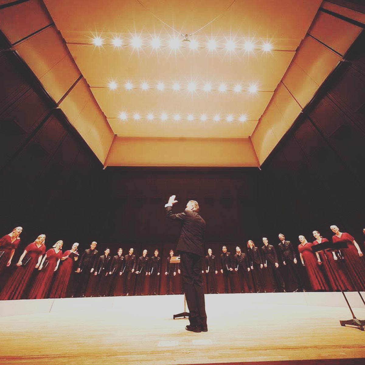 Sofia Vokalensemble sjunger under konserten i Tokyo 2019